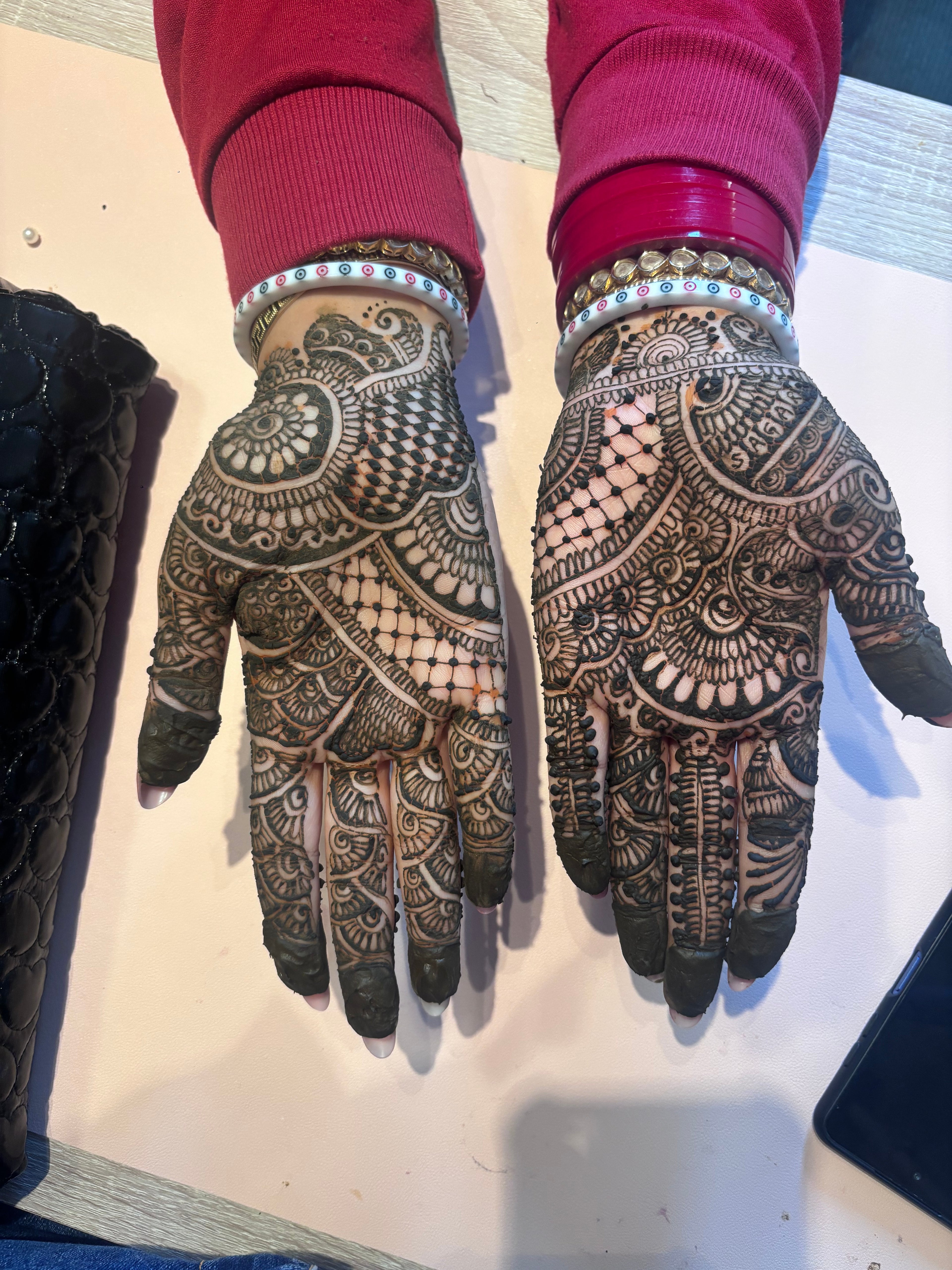 Henna Artistry @AaRohi's Studio